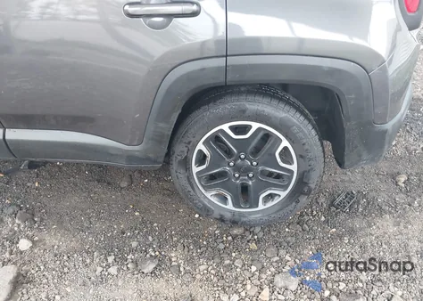 2017 Jeep Renegade Trailhawk 4X4 from USA, damaged, VIN ZACCJBCB1HPE99545